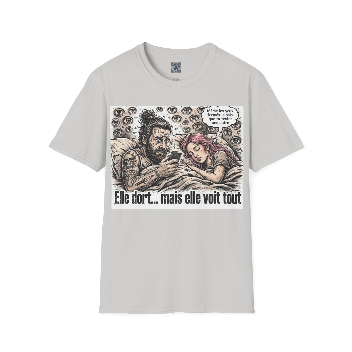 T-Shirt Elle Dort Mais Elle Voit Tout - Couple Toxique Humour - Cadeau Jalousie